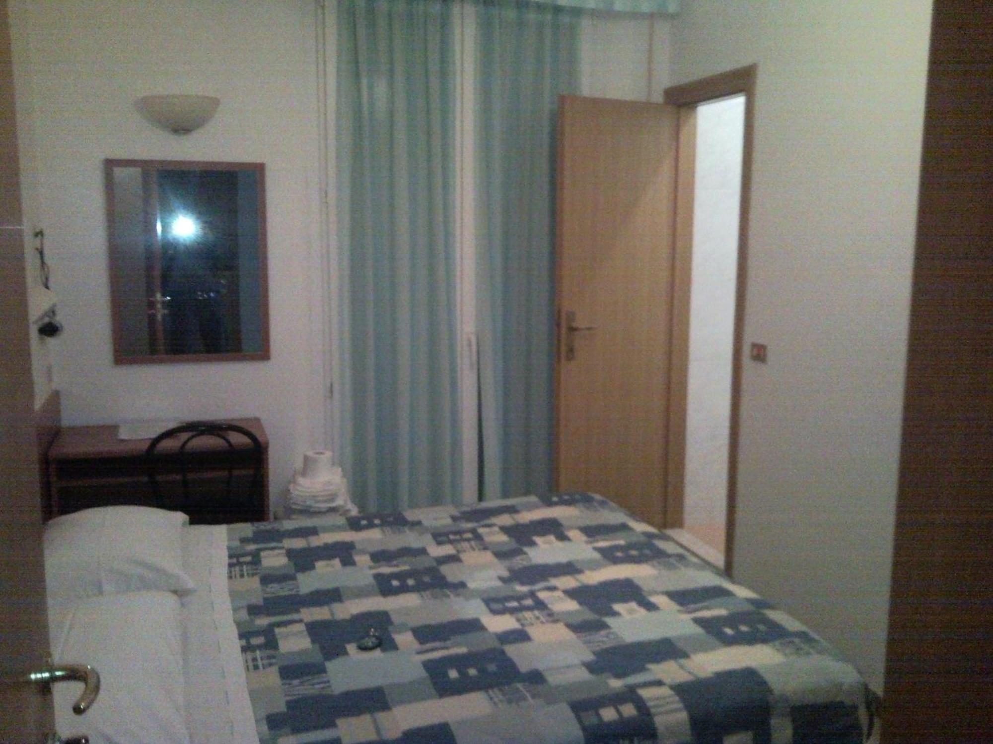 Hotel Trinidad Rimini Bagian luar foto
