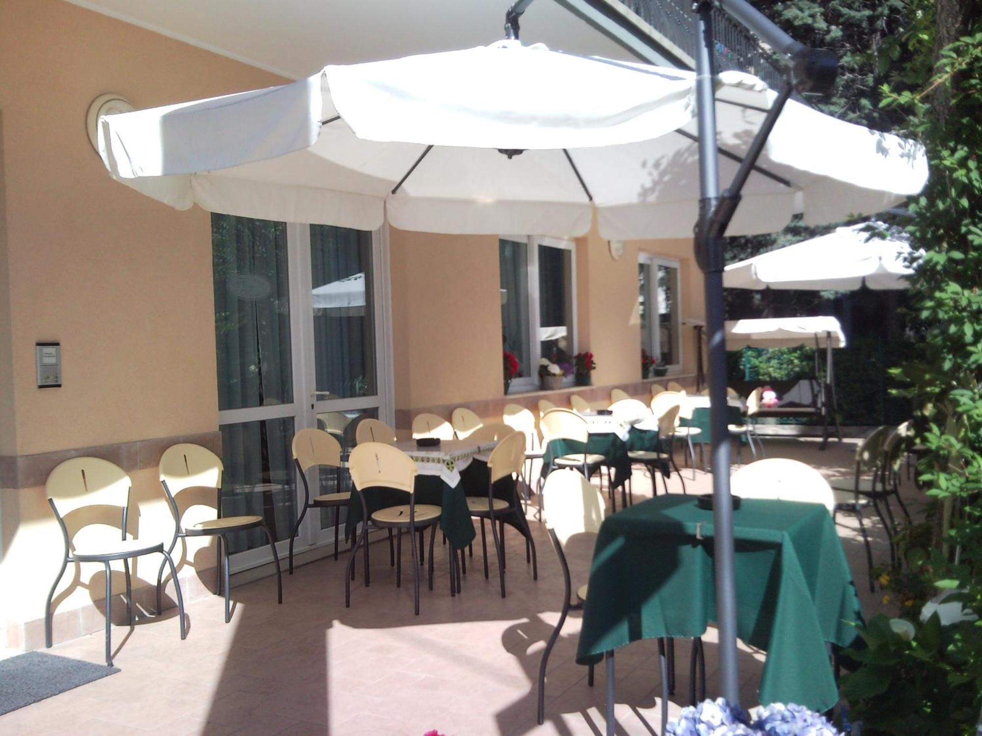 Hotel Trinidad Rimini Bagian luar foto