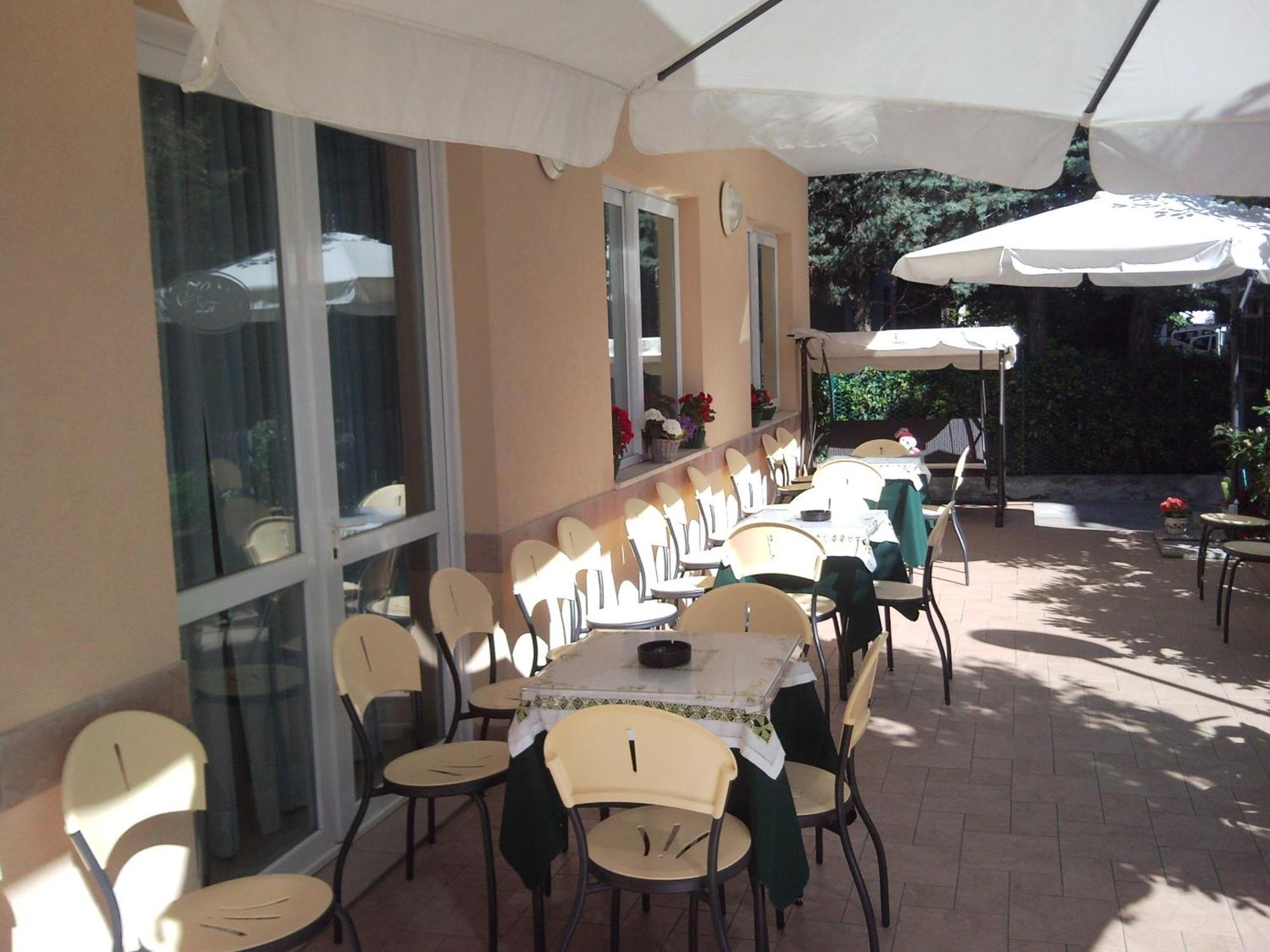 Hotel Trinidad Rimini Bagian luar foto