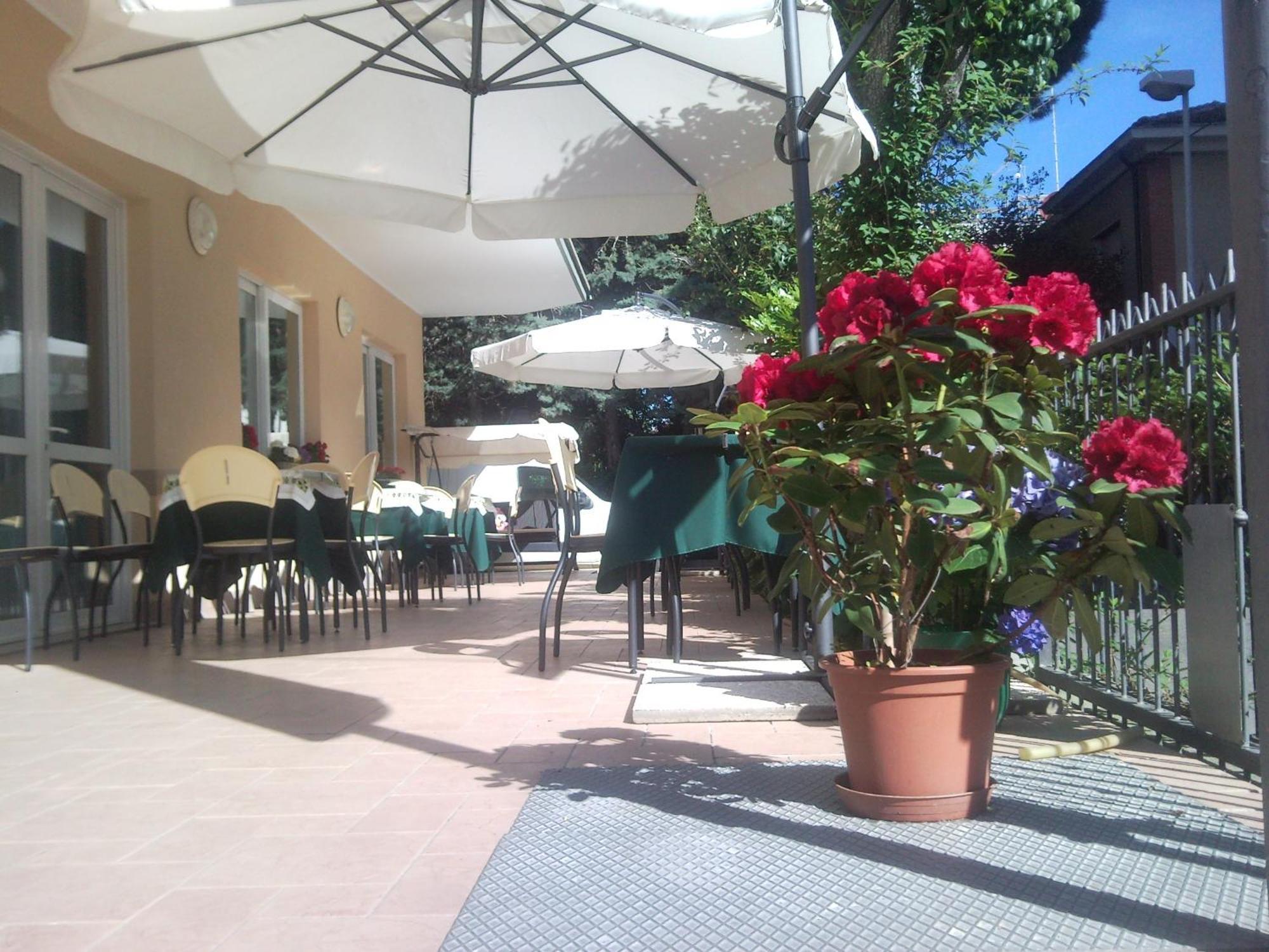 Hotel Trinidad Rimini Bagian luar foto