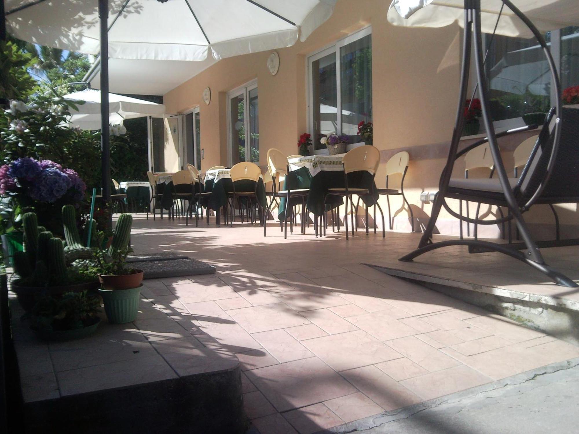 Hotel Trinidad Rimini Bagian luar foto