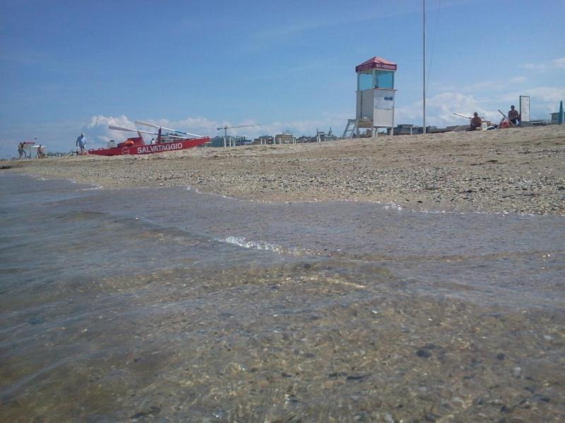 Hotel Trinidad Rimini Bagian luar foto