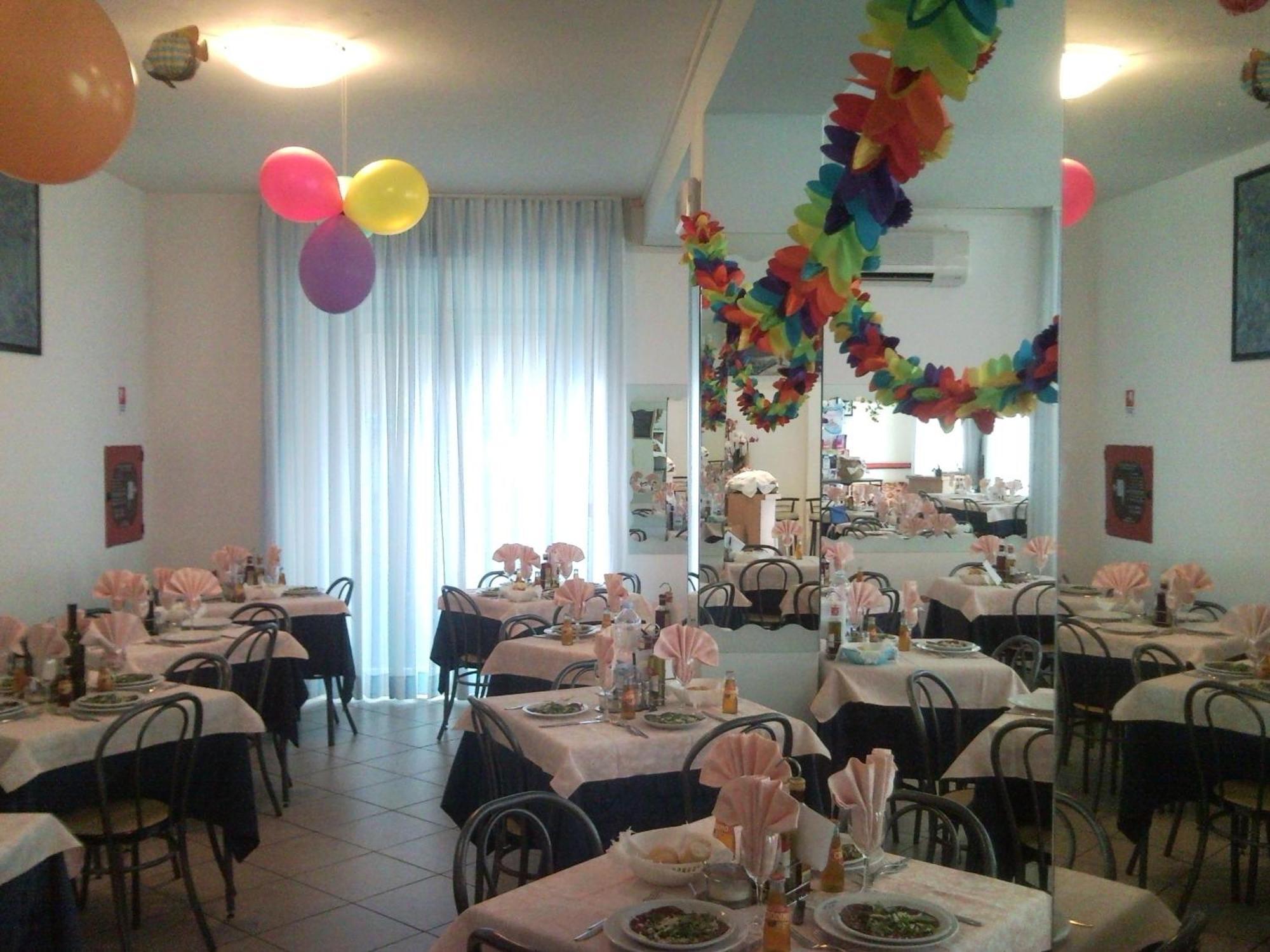 Hotel Trinidad Rimini Bagian luar foto