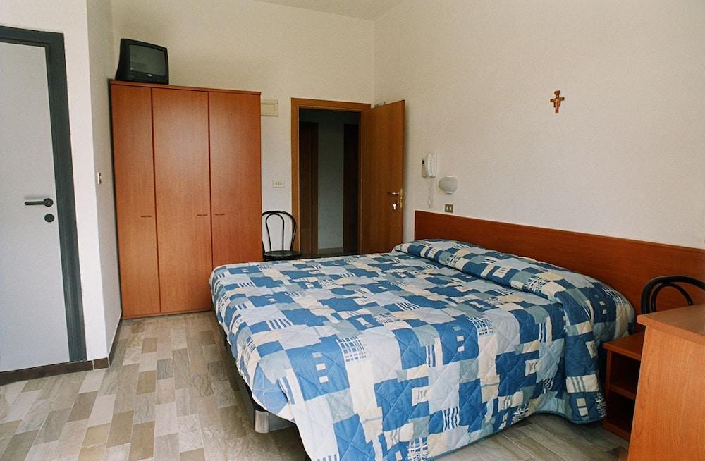 Hotel Trinidad Rimini Bagian luar foto