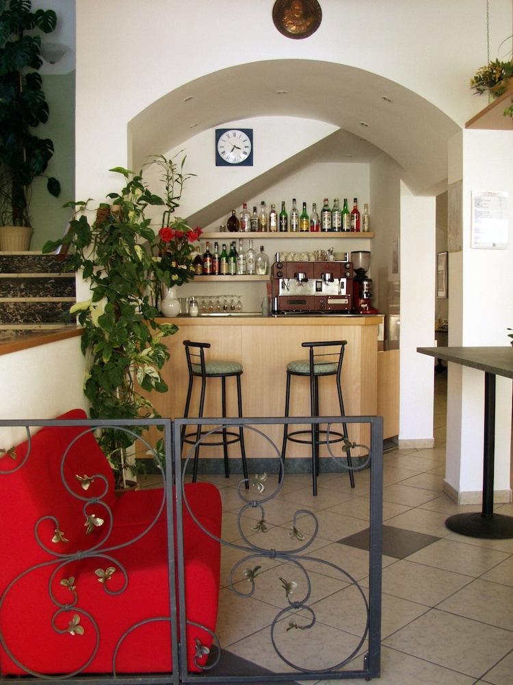 Hotel Trinidad Rimini Bagian luar foto